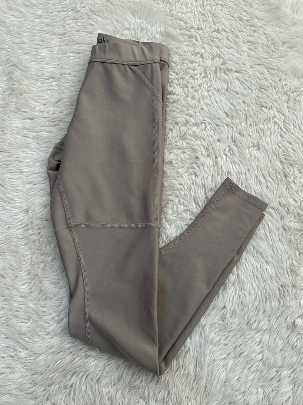 ALO Yoga Airlift leggings
